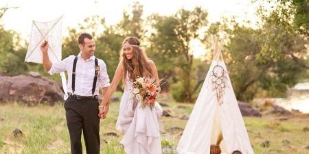 DLX007 Váy cưới dài tay ren hoa phong cách Boho được hở lưng đơn giản màu  ngà voi gợi cảm  Dai Dong Bridal